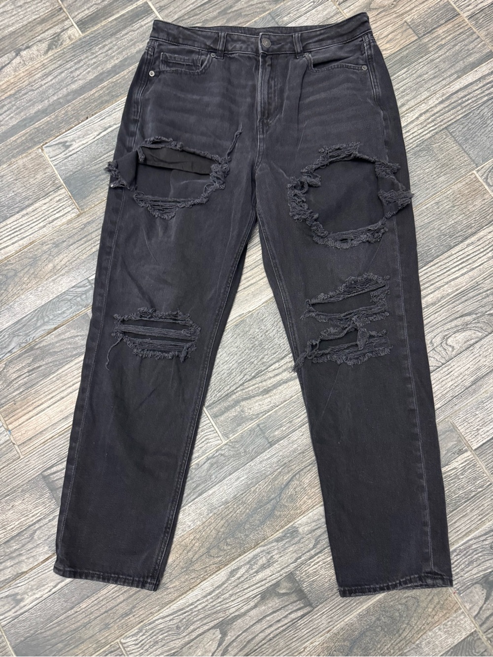 American Eagle Womens distressed Mom Jean - size 10